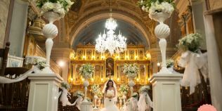 FOTO Nunta spectaculoasa, la Oradea. O cunoscuta prezentatoare TV s-a casatorit cu un fotbalist din Prima Liga