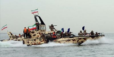 Un vas militar iranian a indreptat armele spre un elicopter american