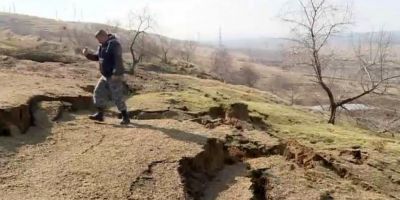 Cine minte? Specialistii se contrazic flagrant cu privire la cauzele alunecarilor de teren de la Izvoarele