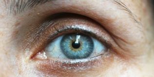 Creme antiimbatranire naturale pentru zona ochilor