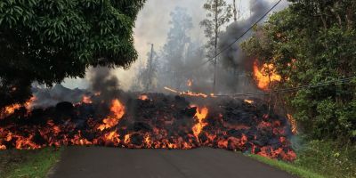 FOTO Zeci de case distruse si mii de oameni evacuati dupa eruptia unui vulcan in Hawaii. Imagini cu lava care inghite totul in cale